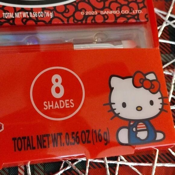 Hello Kitty Shimmery Eye Shadow Palette with Mirror and Brush NWT - Picture 9 of 14